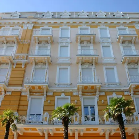 In With Air Condition, Wifi Apartman Ičići