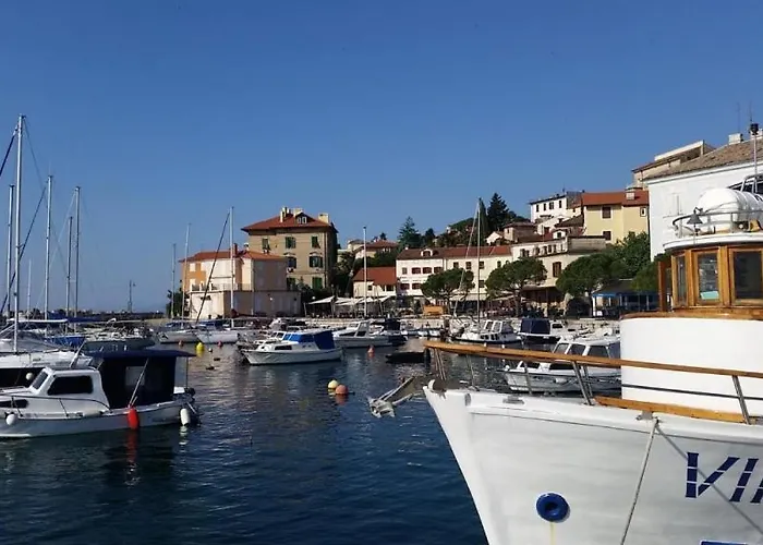 In With Air Condition, Wifi Apartment Icici